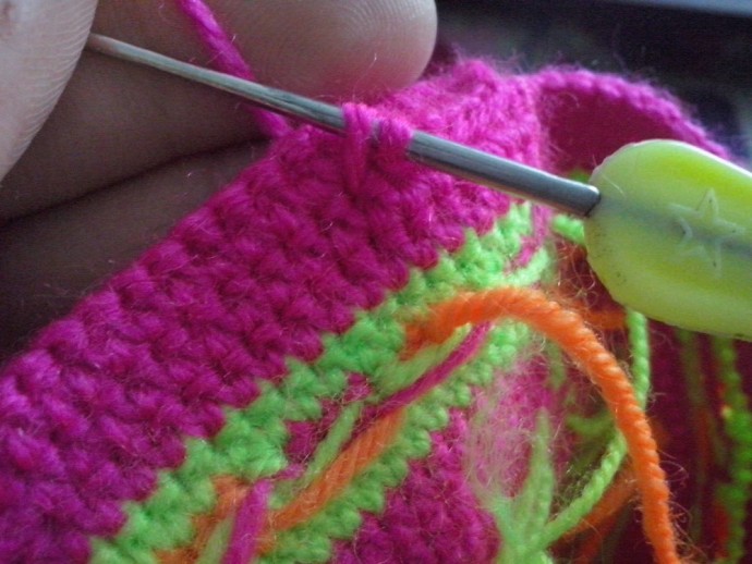 Complete Guide to Crafting a Colorful Crochet Ornament with Zipper Placket Complete Guide to Crafting a Colorful Crochet Ornament with Zipper Placket
