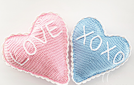 Helping our users. ​Crochet Heart Pillow.