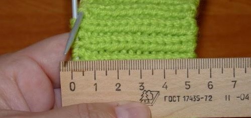 Complete Knitting Instructions for a Beautiful Hat Using Light-Green Yarn Complete Knitting Instructions for a Beautiful Hat Using Light-Green Yarn