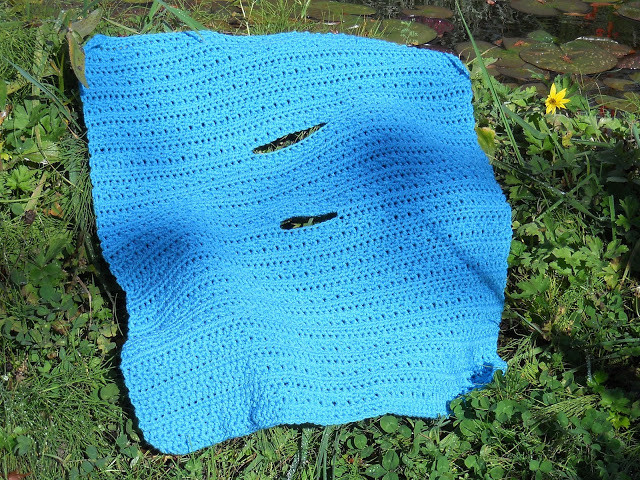 Complete Crochet Instructions for a Stylish 22” x 28” Blanket with Buckle Slot