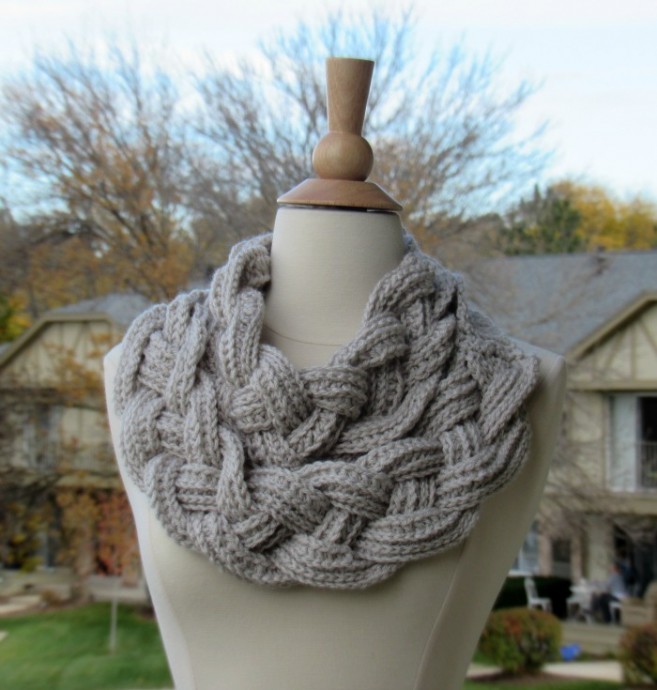 Helping our users. ​Crochet Braided Cowl.