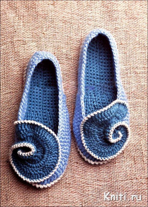 Crochet Slippers with Flowers