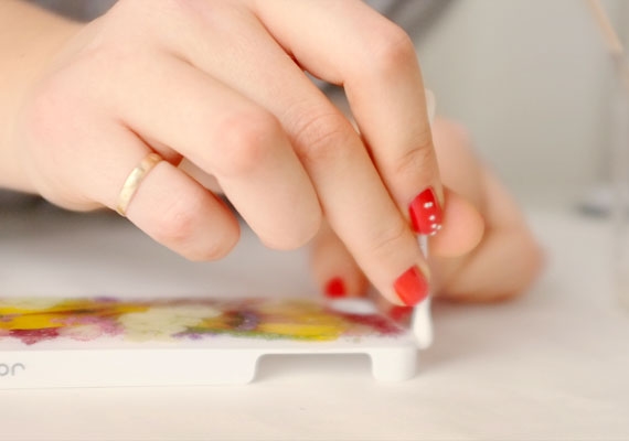 ​Hand-made Phone Case With Pressed Flowers