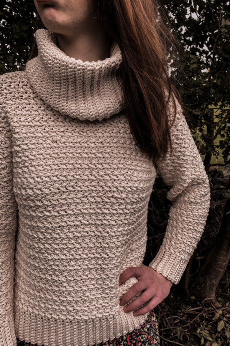​Crochet Turtle-Neck Pullover