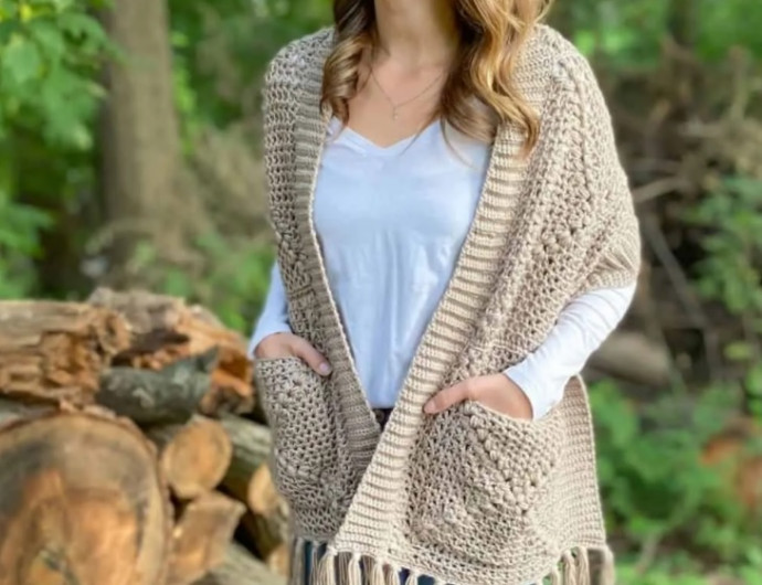 Complete Guide to Crocheting a Cozy Shawl with Pockets and Fringe Complete Guide to Crocheting a Cozy Shawl with Pockets and Fringe