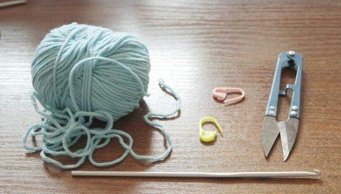 Complete Guide to Crocheting a Beautiful Child's Bonnet with Yarn Complete Guide to Crocheting a Beautiful Child's Bonnet with Yarn