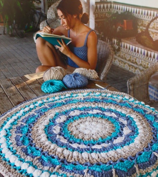 Helping our users. ​Crochet Mandala Rug.