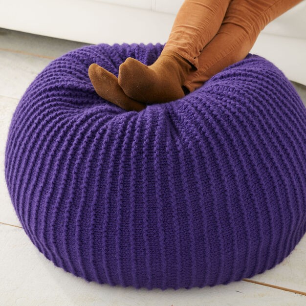 Complete Guide to Creating a Stylish Bernat® Wool-Up Bulky™ Pouf in Purple Complete Guide to Creating a Stylish Bernat® Wool-Up Bulky™ Pouf in Purple