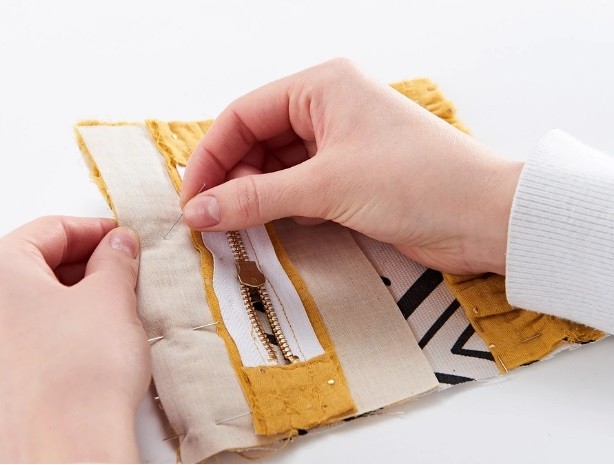 Complete Guide to Creating a Cosmetic Bag with Zipper and Ruffles Complete Guide to Creating a Cosmetic Bag with Zipper and Ruffles