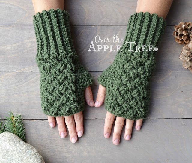 Inspiration. Knit Fingerless Gloves.