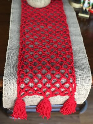 ​Simple Crochet Table Runner