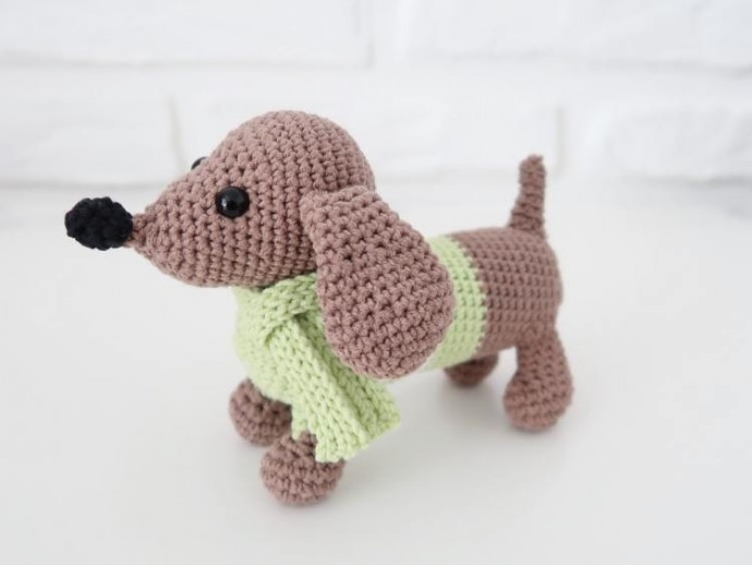 Helping our users. ​Cute Amigurumi Dachshund.