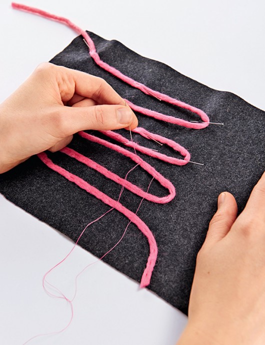 How to Decorate Your Clothes with Yarn How to Decorate Your Clothes with Yarn