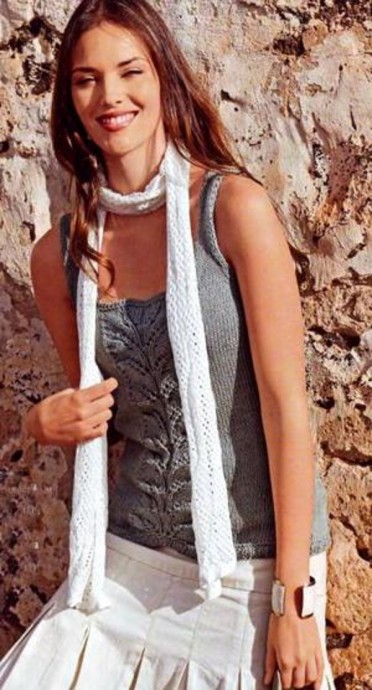 ​Knit Top with Cable in the Center