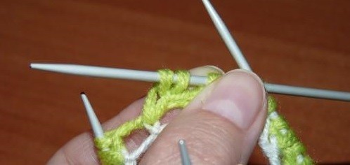 Complete Knitting Instructions for a Beautiful Hat Using Light-Green Yarn Complete Knitting Instructions for a Beautiful Hat Using Light-Green Yarn