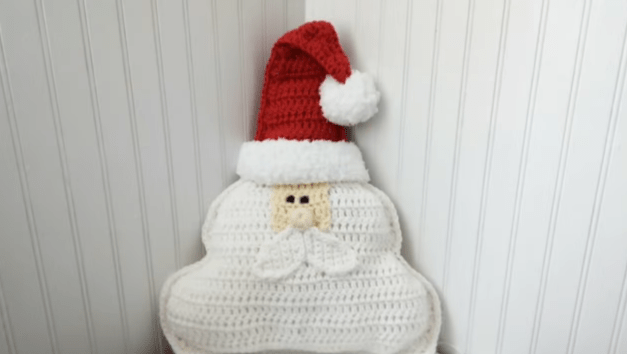How to Create a Cozy Crocheted Pillow with a Fun Hat Design