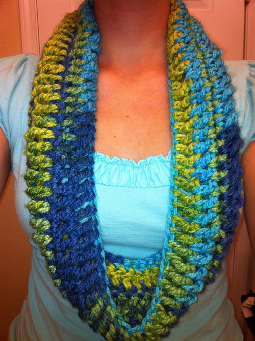 ​Under An Hour Crochet Cowl