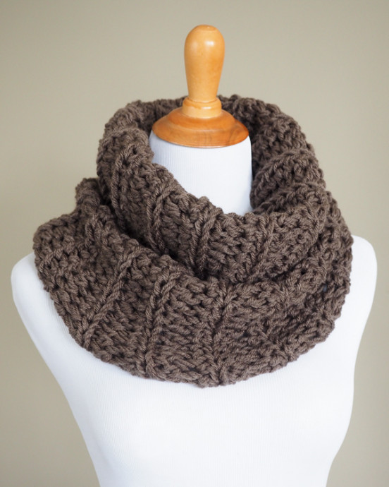 ​Fast and Simple Crochet Cowl