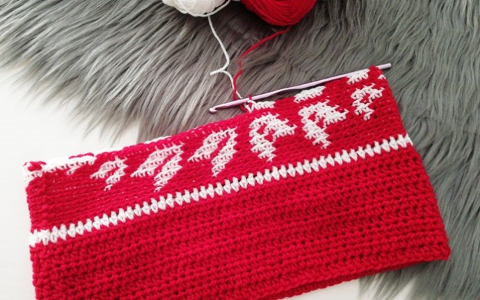 Helping our users.​ Crochet Christmas Baby Sweater.