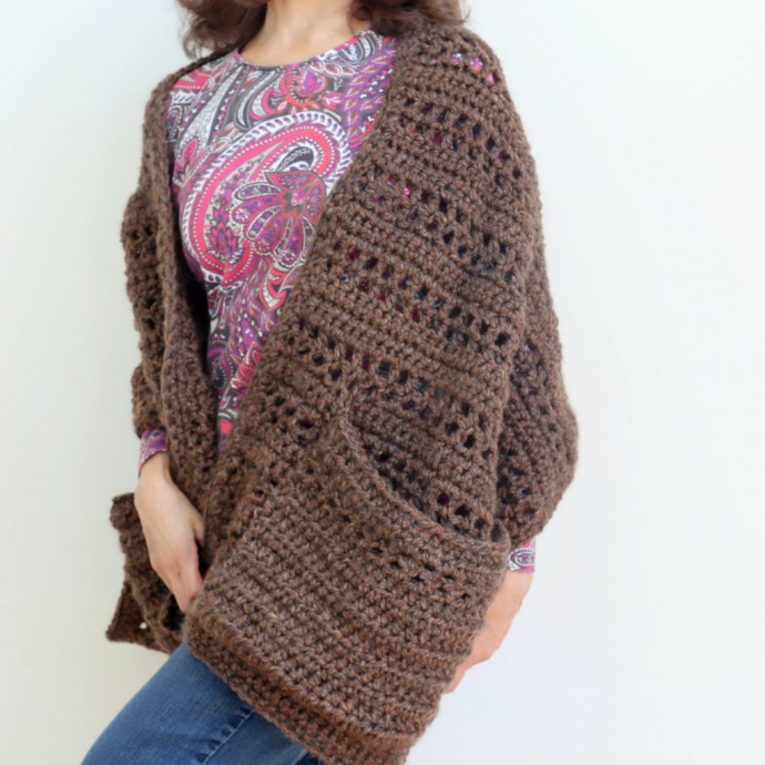 Complete Guide to Crocheting a Cozy Brown Chunky Yarn Wrap with Pockets Complete Guide to Crocheting a Cozy Brown Chunky Yarn Wrap with Pockets