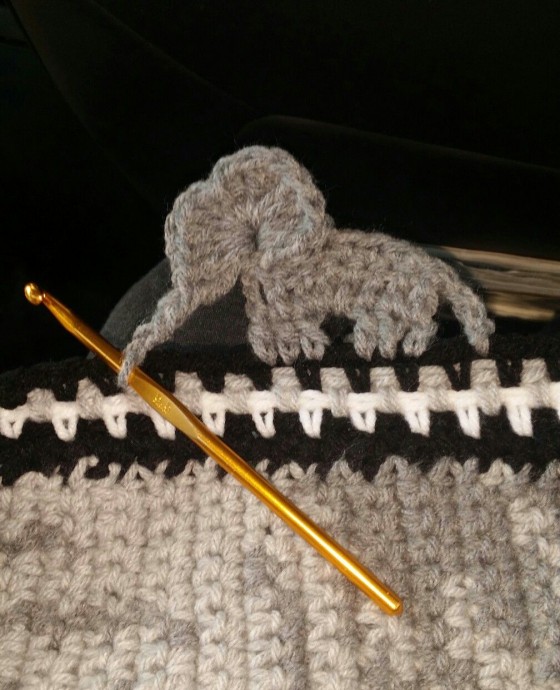 Helping our users. ​Crochet Elephants Border.