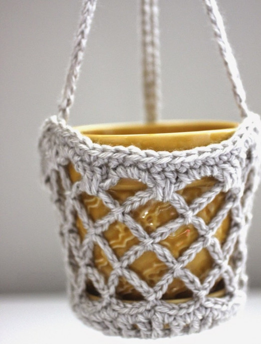 Helping our users. ​Crochet Plant Pot Hanger.