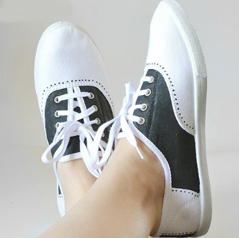 How to Decorate Ordinary Sneakers