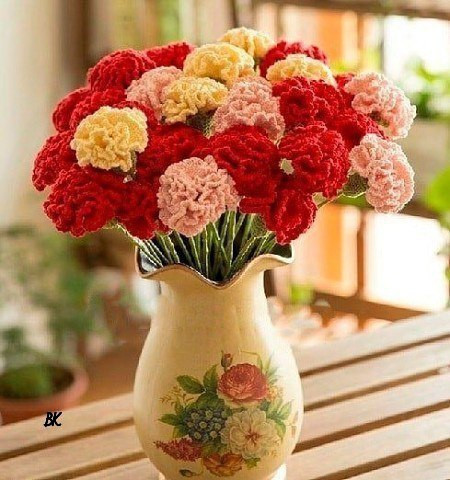 Explore the Artistic World of Crochet Bouquets for Unique Home Décor Explore the Artistic World of Crochet Bouquets for Unique Home Décor