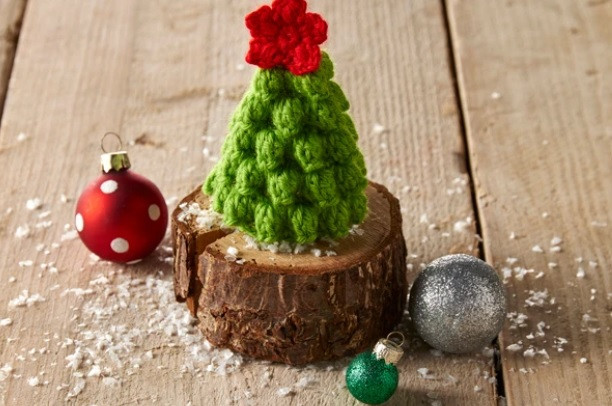 Create a Beautiful Crochet Christmas Tree with Poinsettia Flower - Step-by-Step Guide Create a Beautiful Crochet Christmas Tree with Poinsettia Flower - Step-by-Step Guide