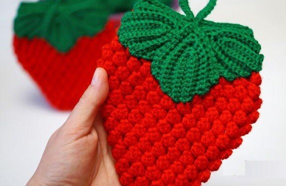 ​Crochet Strawberry Oven Cloth