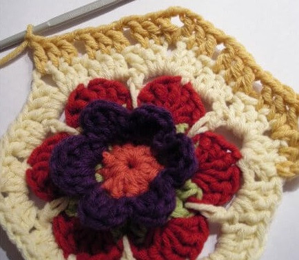 Helping our users. ​Crochet Hexagon Flowers Blanket.