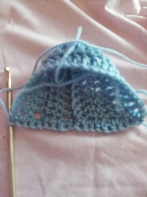 Complete Guide to Crocheting a Hooded Cape for 9-12 Month Olds with Easy Instructions Complete Guide to Crocheting a Hooded Cape for 9-12 Month Olds with Easy Instructions