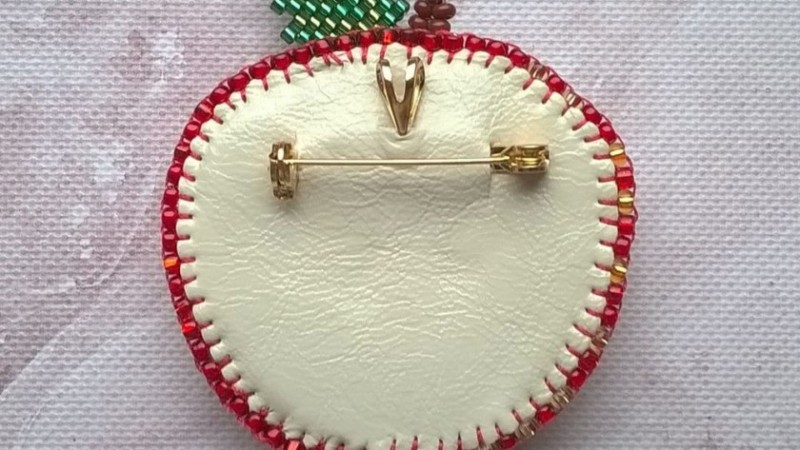 ​Apple Brooch