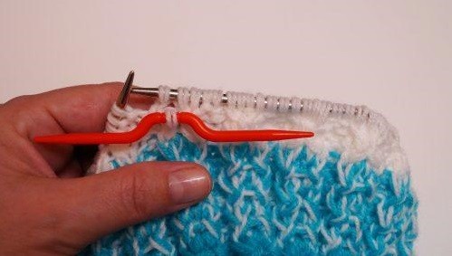 Complete Guide to Knitting a Stylish Baby Hat with Pompom Using Blue and White Yarn Complete Guide to Knitting a Stylish Baby Hat with Pompom Using Blue and White Yarn
