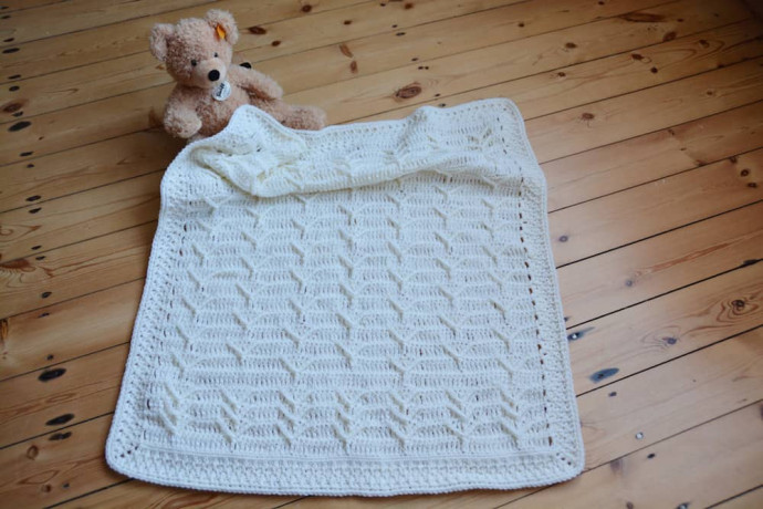 ​Simple Crochet Baby Blanket