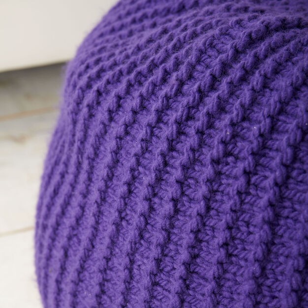 Complete Guide to Creating a Stylish Bernat® Wool-Up Bulky™ Pouf in Purple Complete Guide to Creating a Stylish Bernat® Wool-Up Bulky™ Pouf in Purple