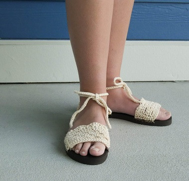Helping our users. ​Crochet Flip Flop Slippers.