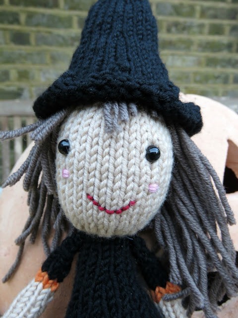 Helping our users. ​Knit Halloween Witch.