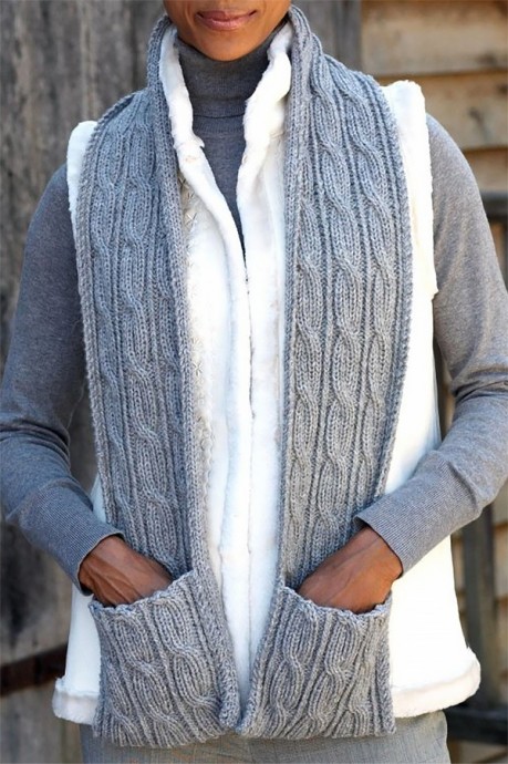 Helping our users. ​Knit Scarf with Pockets.