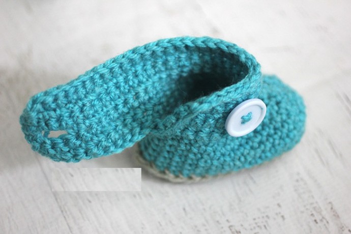 Helping our users. ​Crochet Set of Baby Booties and Blanket.