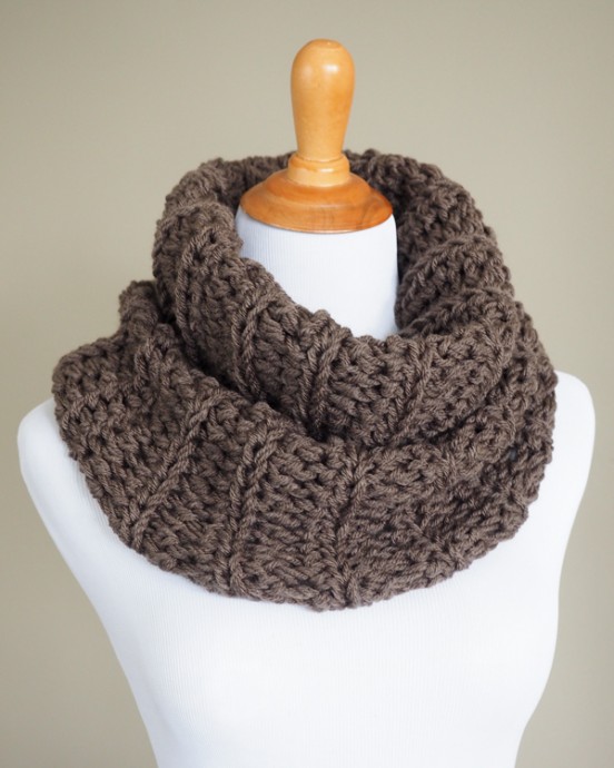 ​Simple Crochet Cowl