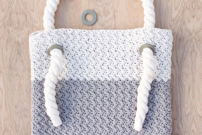 How to Create a Beautiful Crocheted Bag Using T-Shirt Yarn and Rope How to Create a Beautiful Crocheted Bag Using T-Shirt Yarn and Rope