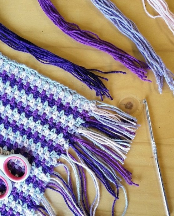 Helping our users. ​Crochet Table Runner.