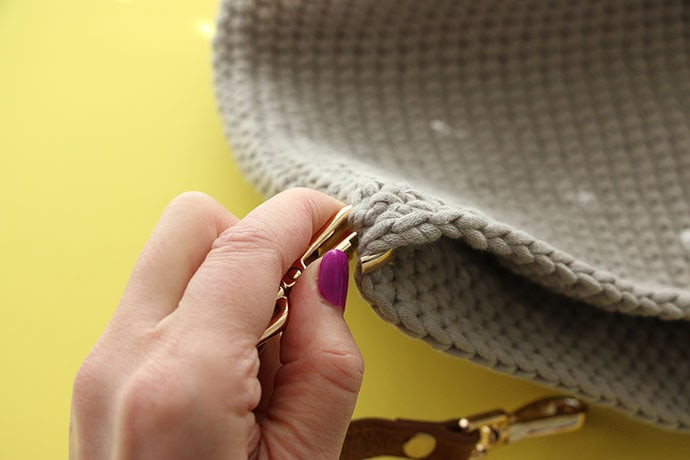 Helping our users. ​Crochet Buckle Bag.