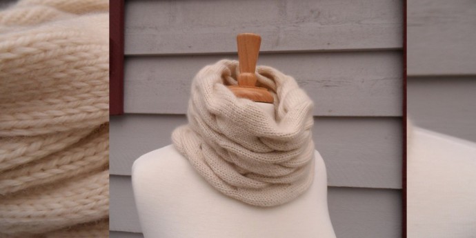 ​Wavy Knit Cowl