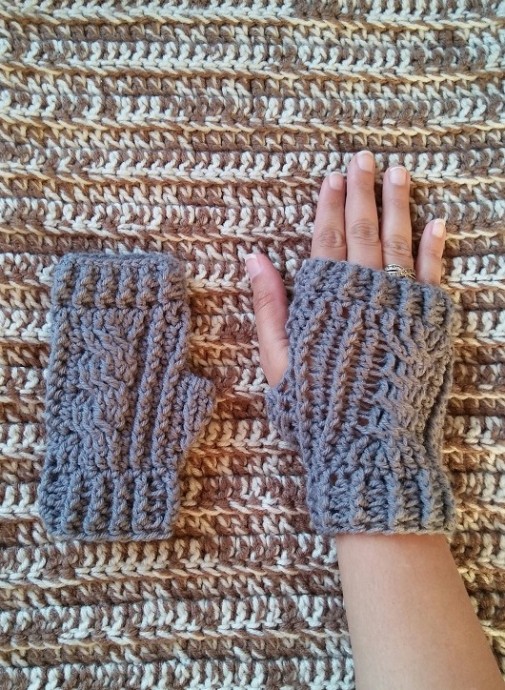 Helping our users. ​Long and Short Crochet Fingerless Gloves.