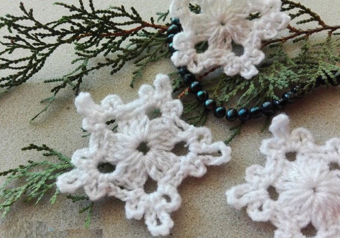 Helping our users. ​Very Fast Crochet Snowflake.