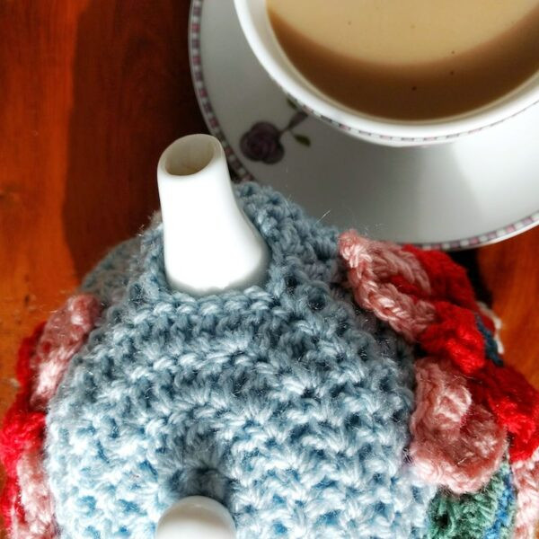 ​Crochet Teapot Cosy with Flowers