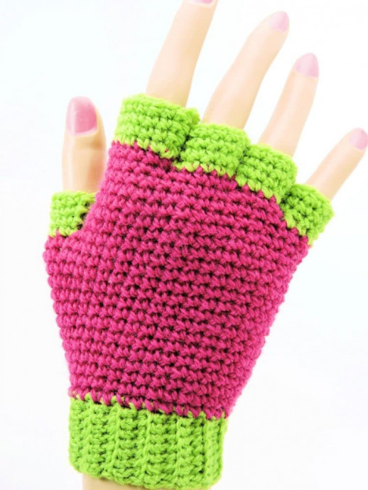 ​Crochet Two-Colored Mitts