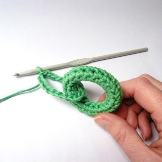 Create a Beautiful Crochet Necklace with Saffron Cotton Yarn: Step-by-Step Instructions